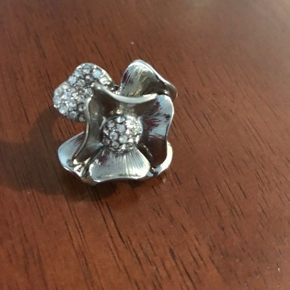 The Limited Cocktail Ring flower - Picture 2 of 3
